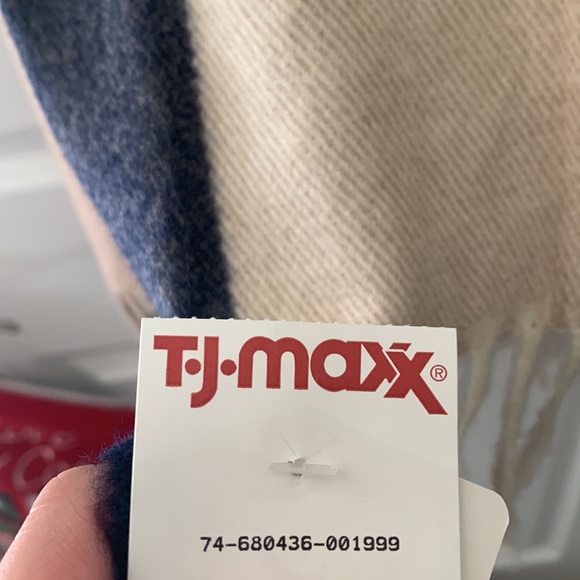 NWT Huge Blanket Scarf - Picture 6 of 7